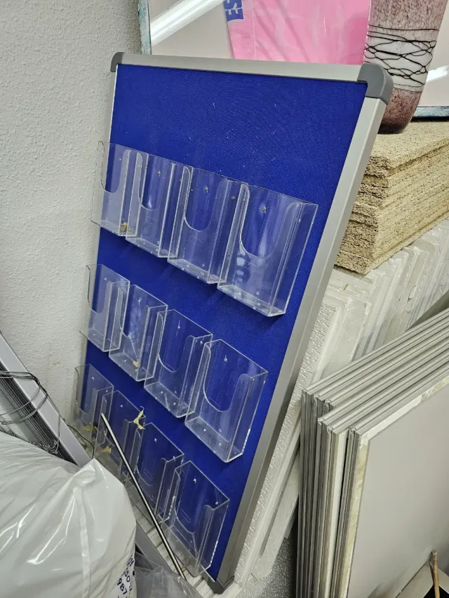 Expositor de folletos acrílico