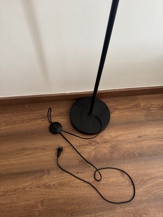 Lámpara de pie negra