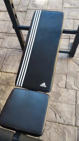 Banco de ejercicio Adidas.