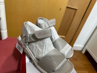 Sandalias Skechers Beige y Rosa