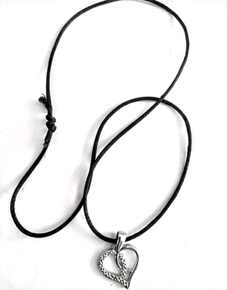 Collana con ciondolo cuore argentato unisex