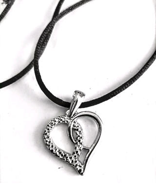 Collana con ciondolo cuore argentato unisex