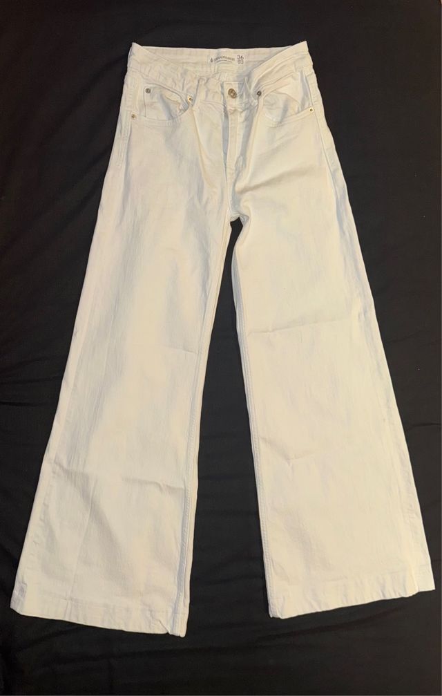Pantalón D71 Stradivarius blanco campana Talla S