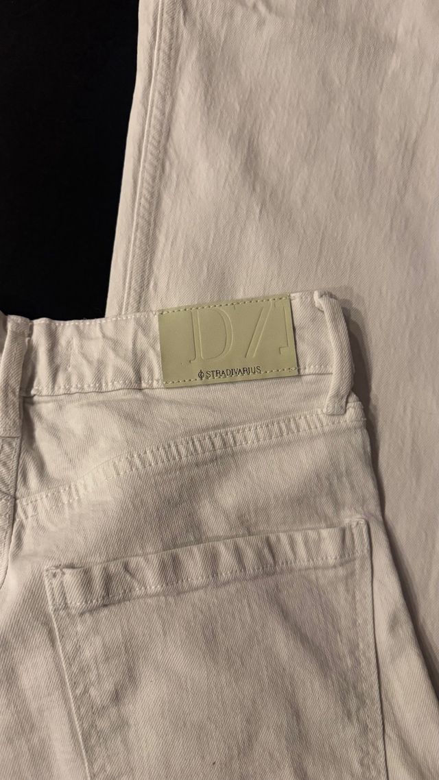 Pantalón D71 Stradivarius blanco campana Talla S
