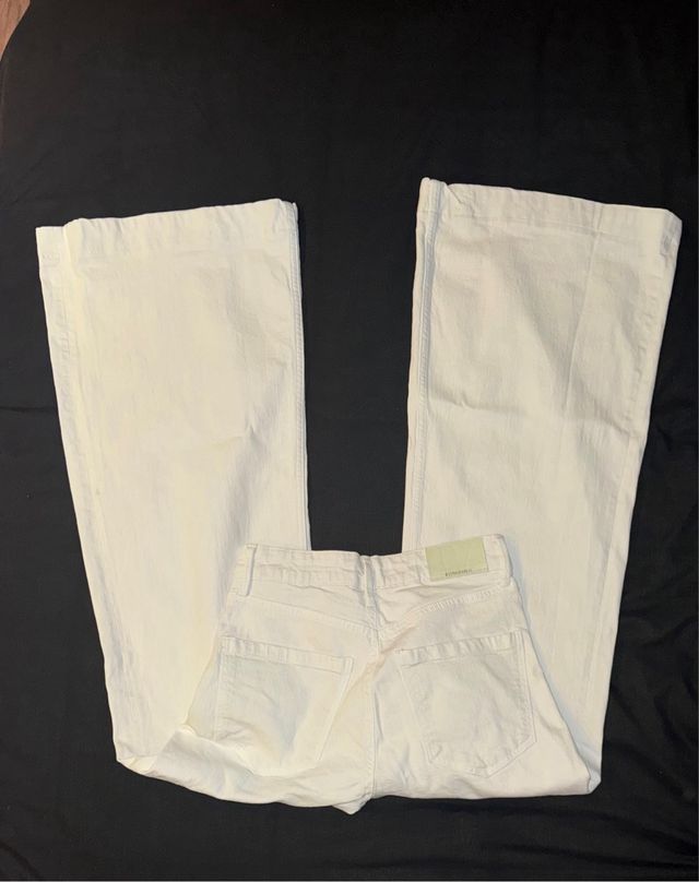 Pantalón D71 Stradivarius blanco campana Talla S