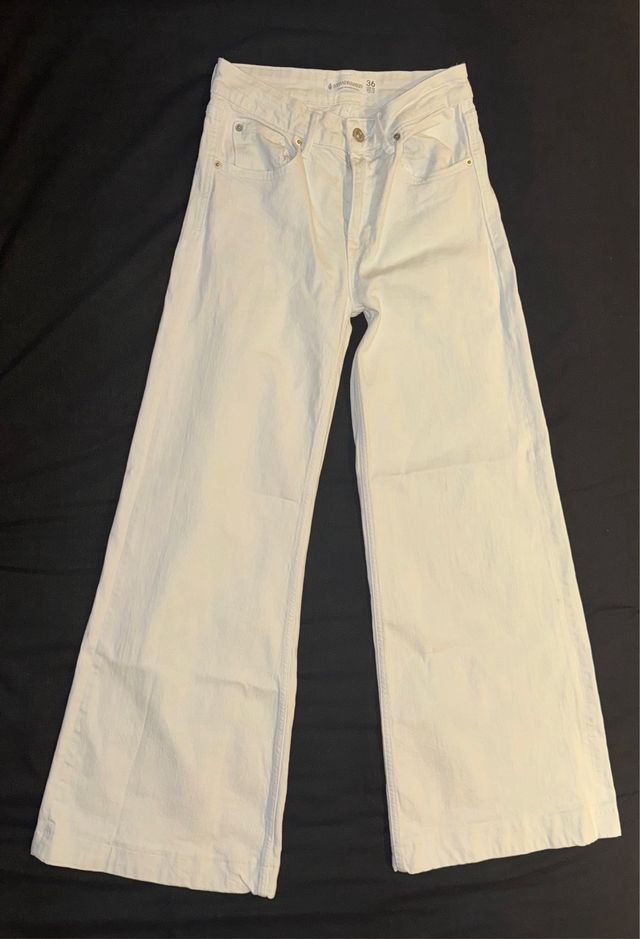 Pantalón D71 Stradivarius blanco campana Talla S