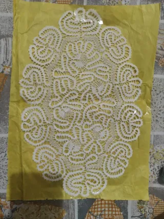 Centro tombolo bianco 34x23