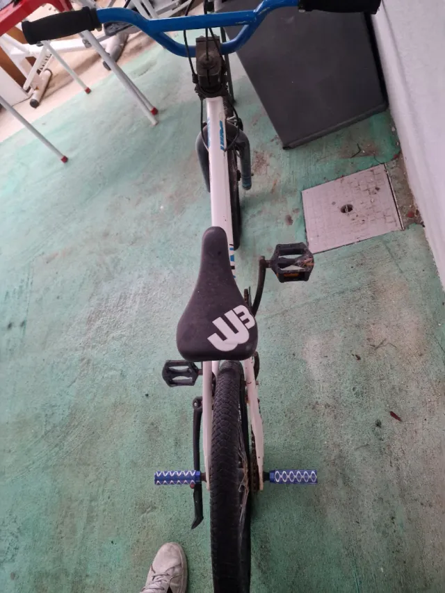 Bicicleta BMX Wipe Blanca