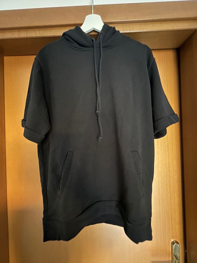 Felpa con cappuccio manica corta nera