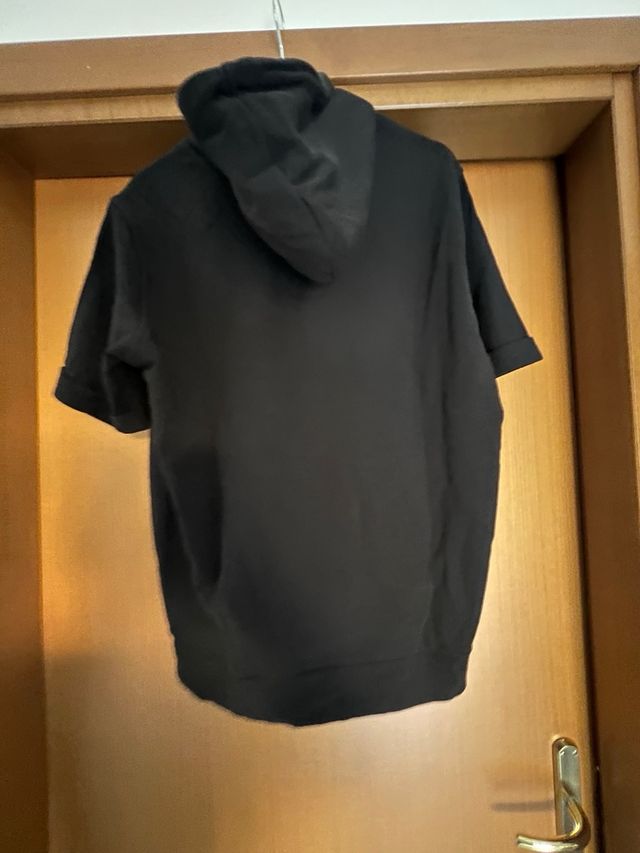 Felpa con cappuccio manica corta nera