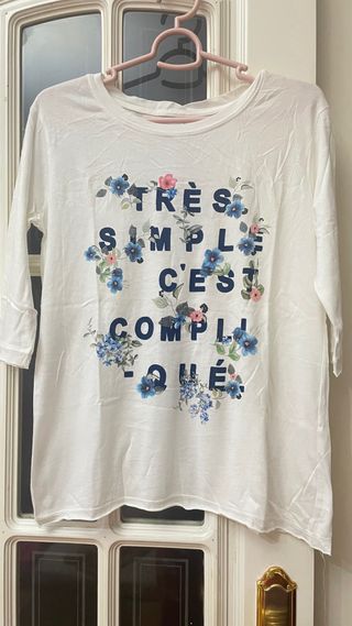 Camiseta floral manga 3/4 Stradivarius Talla S