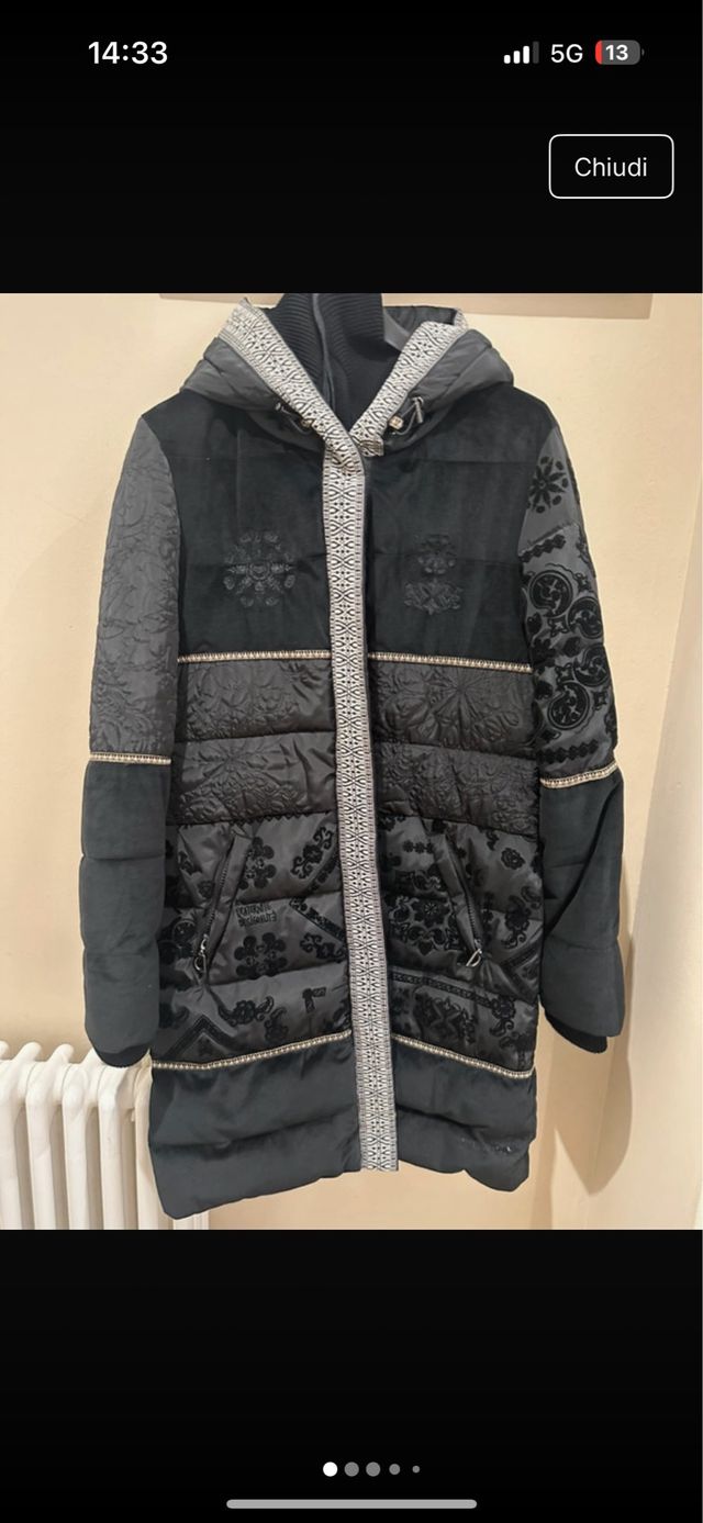 Cappotto donna nero con ricami, veste grande