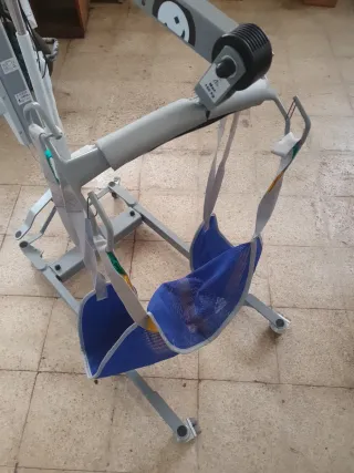 Se vende grúa ortopédica.