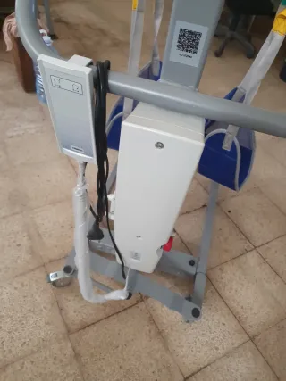 Se vende grúa ortopédica.