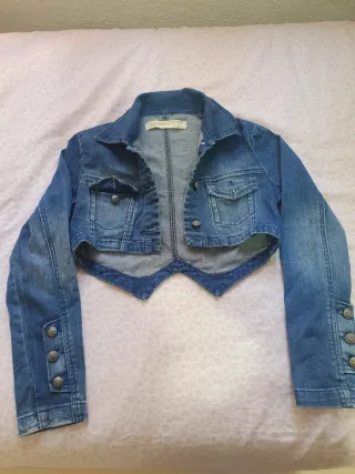 Chaqueta vaquera corta
