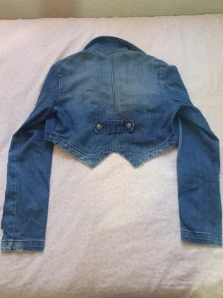 Chaqueta vaquera corta