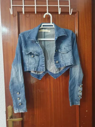 Chaqueta vaquera corta