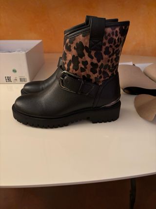 Stivali NUOVI Bassi Firmati”GUESS”Originali Nero e