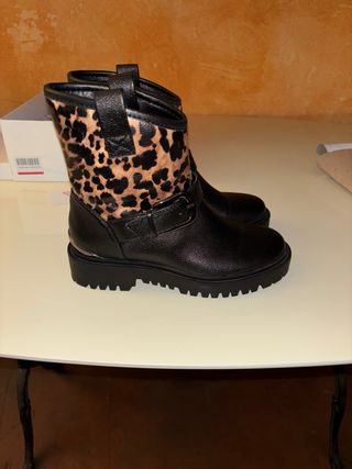 Stivali NUOVI Bassi Firmati”GUESS”Originali Nero e