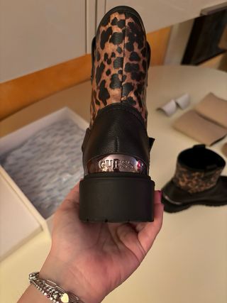 Stivali NUOVI Bassi Firmati”GUESS”Originali Nero e