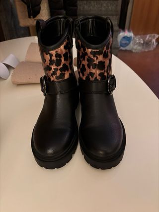 Stivali NUOVI Bassi Firmati”GUESS”Originali Nero e