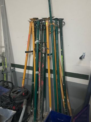 Puntales de obra metálicos