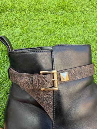 Botines Michael Kors Negros y Marrones
