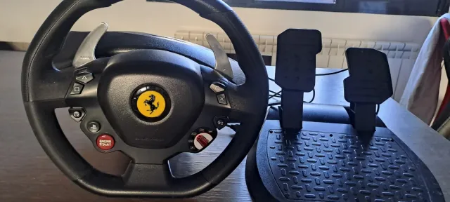 Volante Ferrari PS5