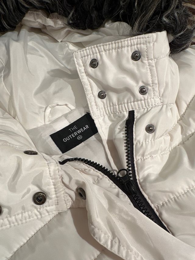 Chaqueta acolchada blanca con capucha