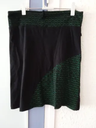 Falda de punto negra y verde