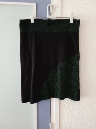 Falda de punto negra y verde