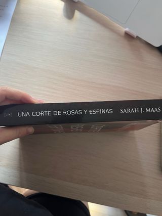 Una corte de rosas y espinas