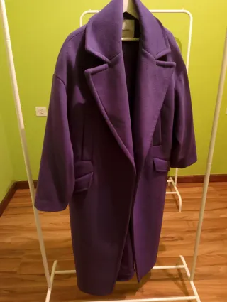 Abrigo Bershka Morado Talla M