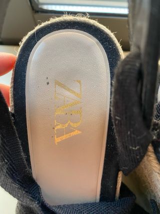 Cuñas Zara negras y beige