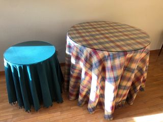 Tavoli rotondi in tela e vetro