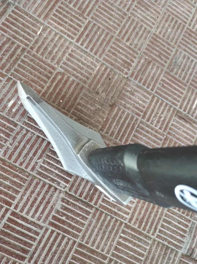 Cuña con mango para leña