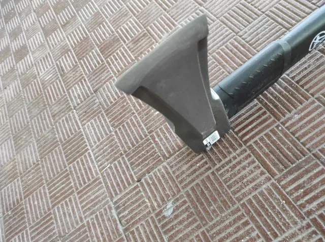 Cuña con mango para leña