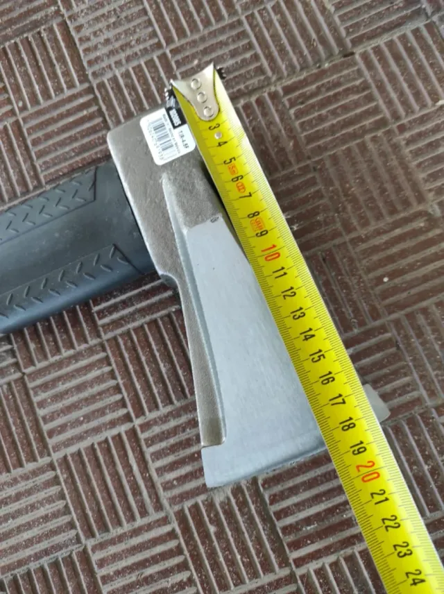 Cuña con mango para leña