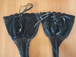 Calze autoreggenti a rete con fiocchetti