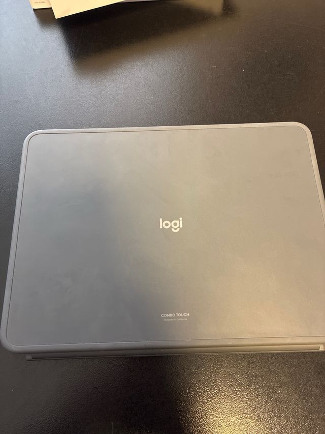 Logitech Combo Touch iPad Air 11 M2/M3