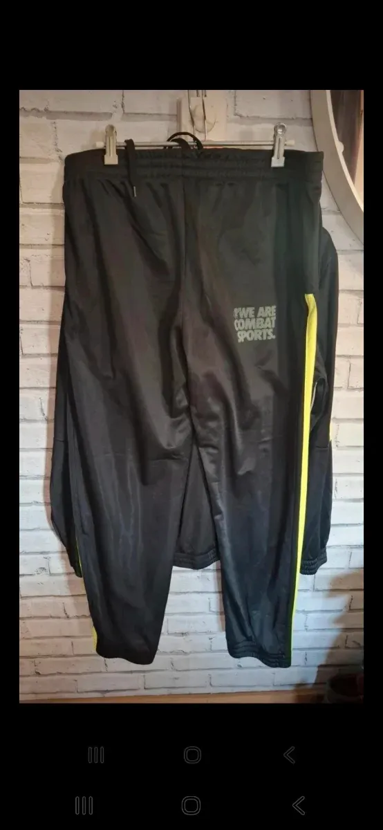 Pantalón chándal Leone negro y amarillo