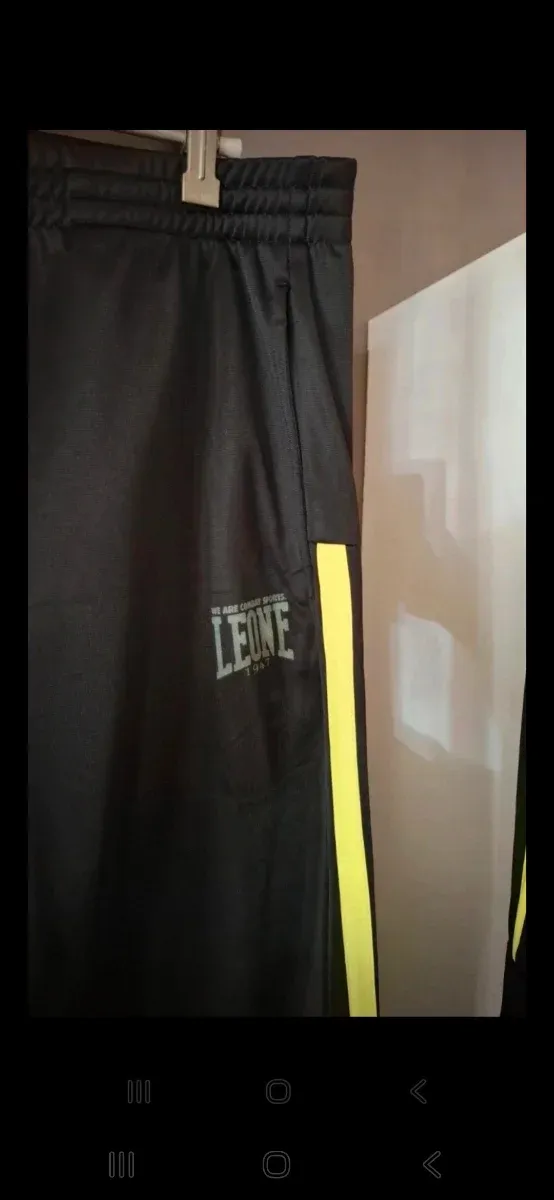 Pantalón chándal Leone negro y amarillo