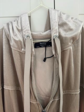 Mono Bershka beige terciopelo