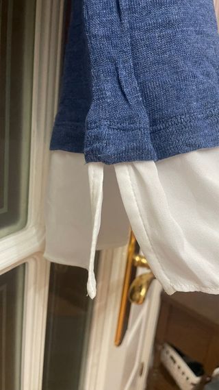 Camiseta Stradivarius azul con capa blanca T.S