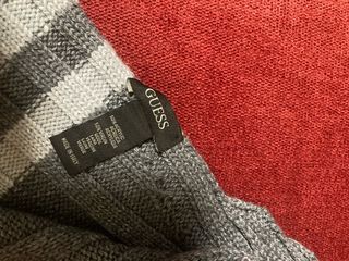 Coordinato Sciarpa + Cappello Guess.