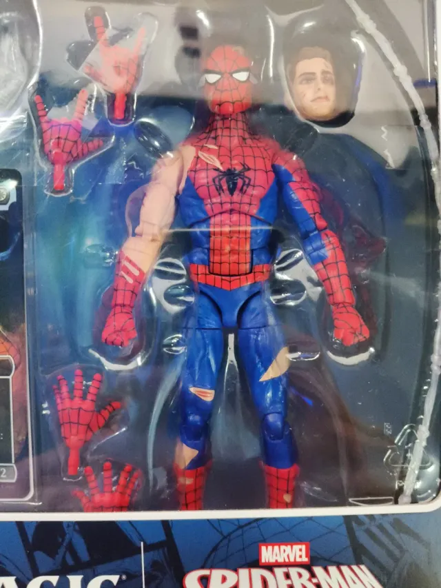 Marvel Legends Spider-Man y carta Magic