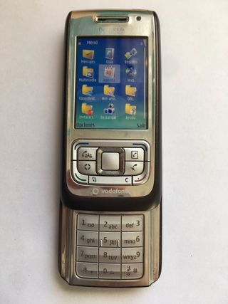 Nokia E65 sbloccato con caricatori
