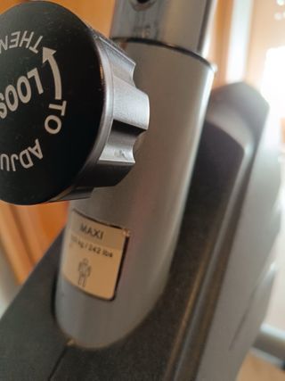 Bicicleta Estática Gris y Negra