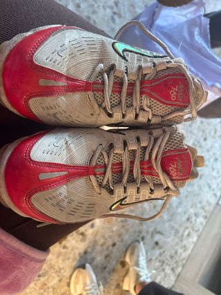 Nike VaporMax 360 grises y rojas