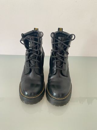 Botines Dr. Martens tacón cordones negros únicas